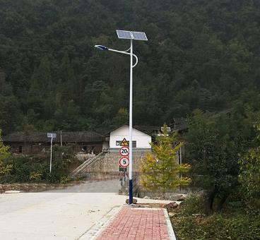 控制器在太陽能路燈系統中的作用用途